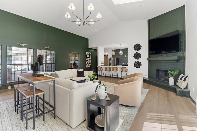 Silverwood Apartments in Mission, KS - Foto de edificio - Building Photo