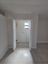 2127 NW 7th St in Fort Lauderdale, FL - Building Photo - Building Photo