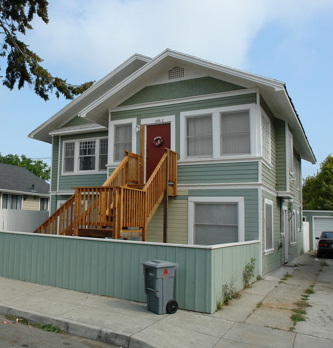 206 Arkansas St in Vallejo, CA - Foto de edificio - Building Photo