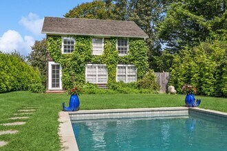 133-135 Toylsome Ln in Southampton, NY - Building Photo - Building Photo