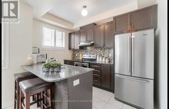 61 New Pines Trail in Brampton, ON - Building Photo - Building Photo