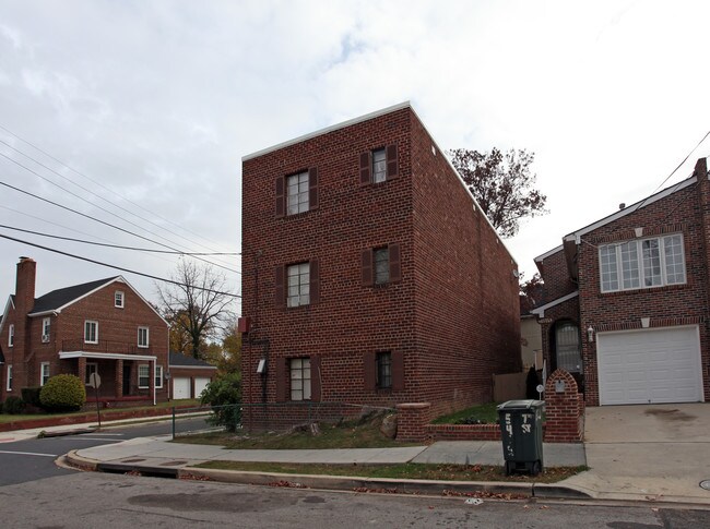 4575 Kane Pl NE in Washington, DC - Building Photo - Building Photo