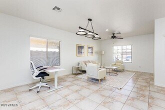 2537 W Mark Ln, Unit 9 in Phoenix, AZ - Foto de edificio - Building Photo