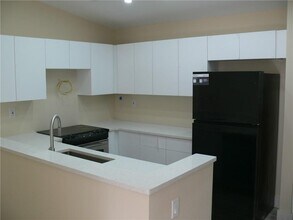 7191 SW 14th St, Unit 7191 in North Lauderdale, FL - Foto de edificio - Building Photo