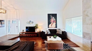 1017 Carob Ct in Petaluma, CA - Building Photo - Building Photo