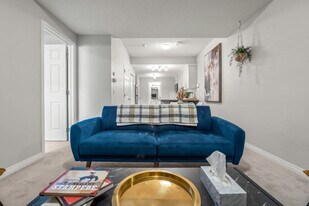 78 Lucas Cres NW in Calgary, AB - Building Photo