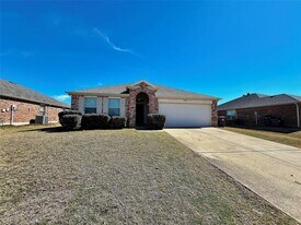 1516 Shady Shores Dr in Glenn Heights, TX - Building Photo