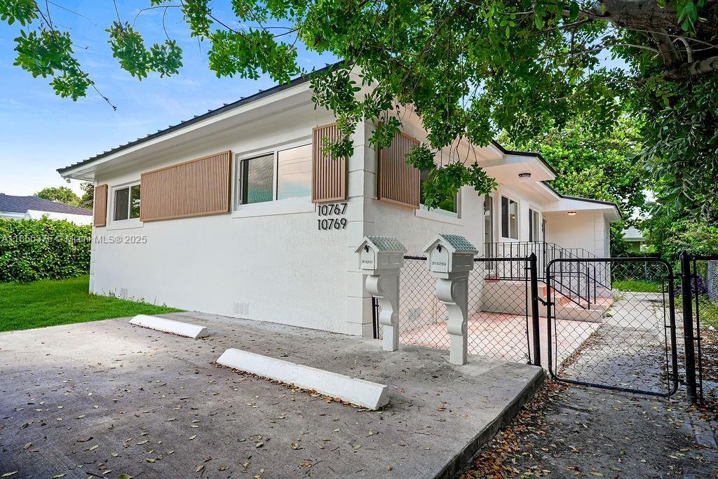 10769 NE 2nd Ave in Miami, FL - Building Photo