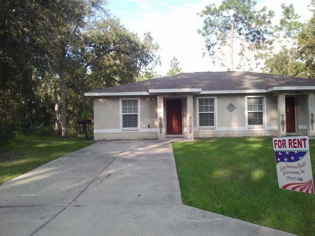 9261 N Travis Dr in Citrus Springs, FL - Foto de edificio