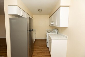 711 Easy St in Norfolk, VA - Building Photo - Building Photo