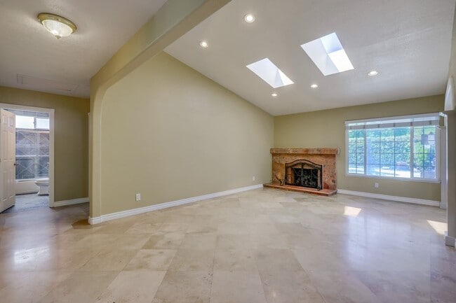 27635 Durazno in Mission Viejo, CA - Building Photo - Building Photo