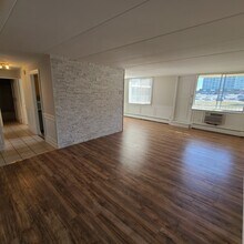 225 S Rohlwing Rd, Unit 103 in Palatine, IL - Foto de edificio - Building Photo