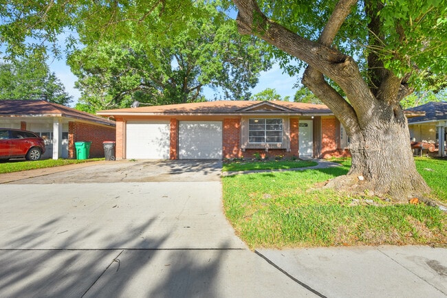 1510 Narcille St in Baytown, TX - Building Photo - Building Photo