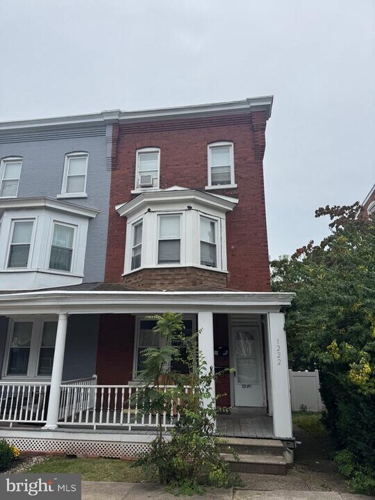 1222 Linwood Ave in Norristown, PA - Building Photo