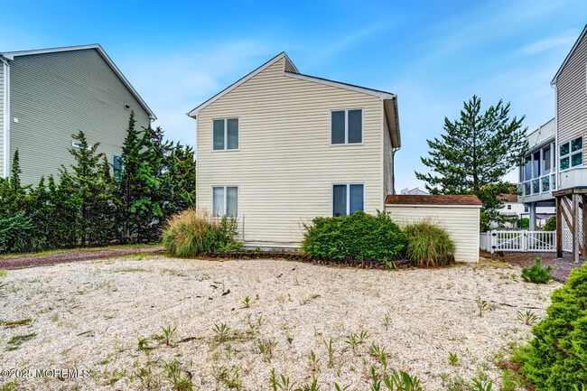 property at 34 Kentucky Dr