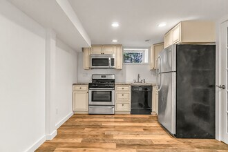 40 Elmwood Ave in Norwalk, CT - Building Photo - Building Photo