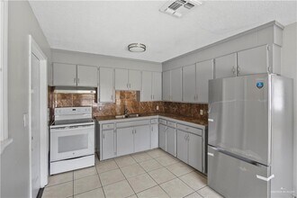 915 W Smith St in Edinburg, TX - Building Photo - Building Photo
