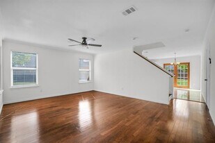 2322 Tan Oak Dr in Dallas, TX - Building Photo