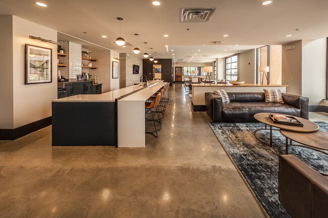 Post House in Evansville, IN - Foto de edificio - Building Photo