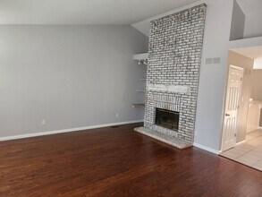 806 Barbara Ann Ln in Ellisville, MO - Building Photo - Building Photo