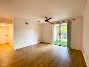 6511 Emerald Dunes Dr in Royal Palm Beach, FL - Building Photo - Building Photo