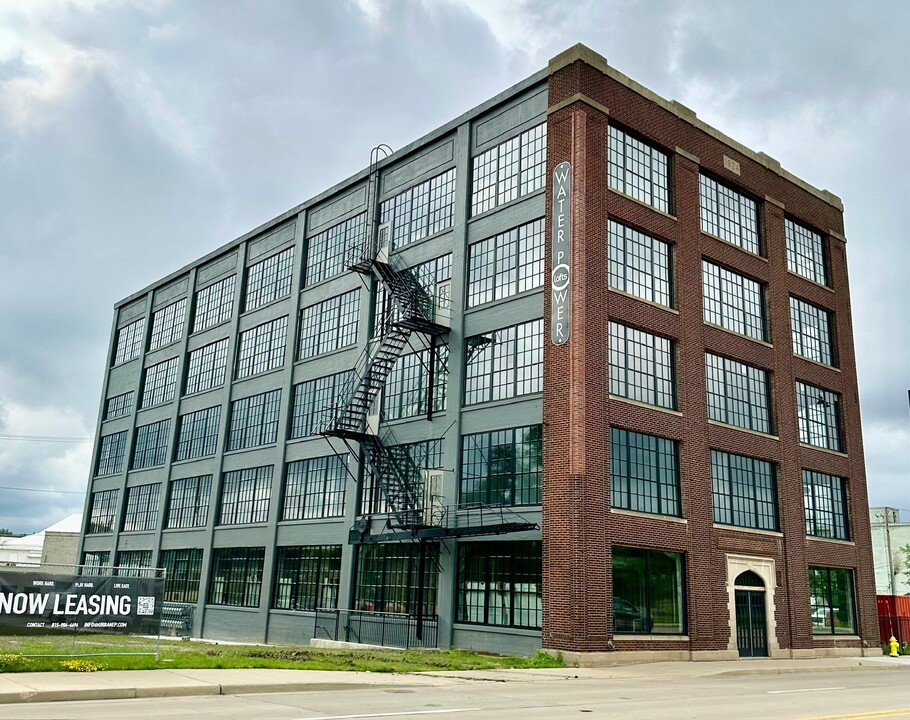 Water Power Lofts in Rockford, IL - Foto de edificio