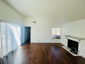 42933 Guyman Ave in Lancaster, CA - Building Photo - Building Photo