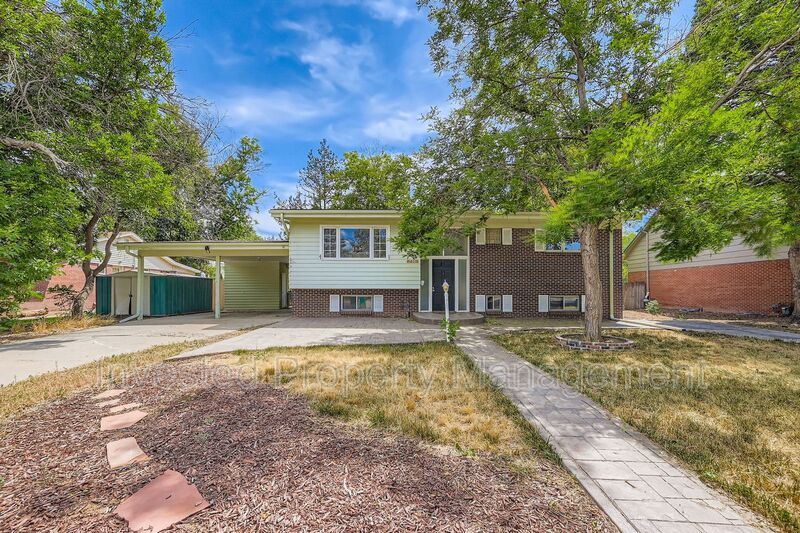 536 Quentin St in Aurora, CO - Building Photo