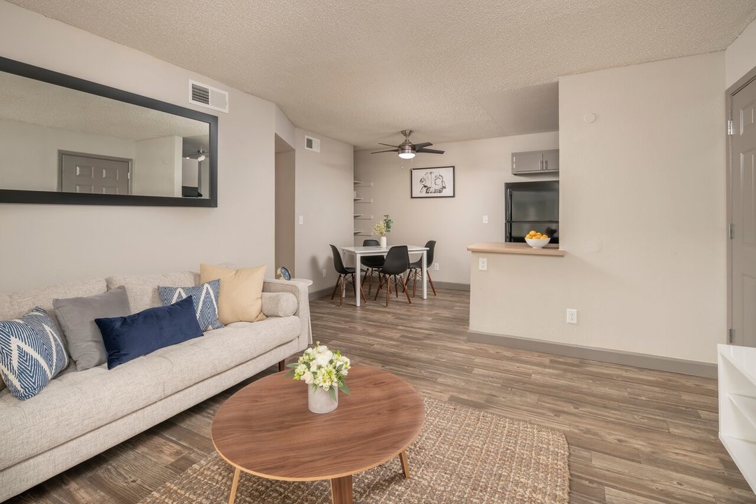 Latitude 32 in Tucson, AZ - Foto de edificio