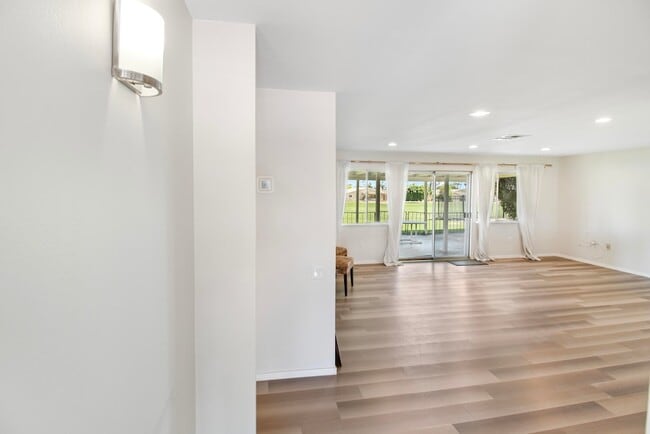 43480 Illinois Ave in Palm Desert, CA - Foto de edificio - Building Photo