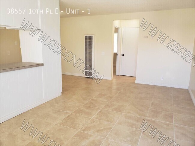 38557 10th Pl E in Palmdale, CA - Building Photo - Building Photo