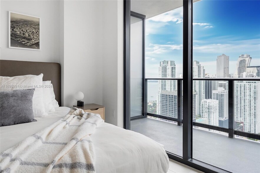 601 NE 1st Ave, Unit 3808 in Miami, FL - Building Photo