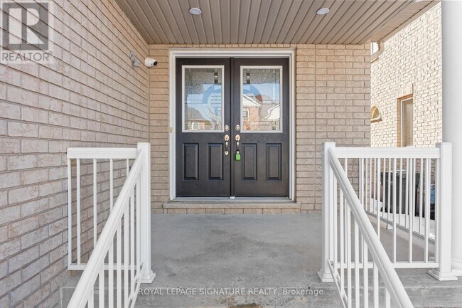 16 Newark Way in Brampton, ON - Building Photo - Building Photo
