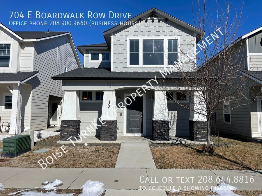 704 E Boardwalk Row Dr in Meridian, ID - Building Photo