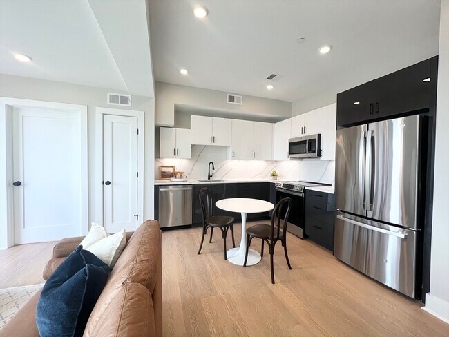 379 Somerville Ave-Unit -7 in Somerville, MA - Foto de edificio - Building Photo