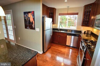 4139 S Four Mile Run Dr in Arlington, VA - Building Photo - Building Photo