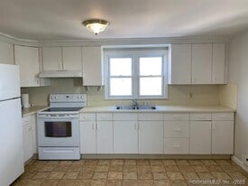 39 Seaview Ave in Norwalk, CT - Building Photo