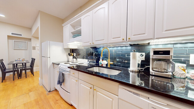 290 Beacon St, Unit 3 in Boston, MA - Building Photo - Building Photo