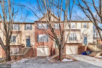 2117 Cambridge Park Ct in Silver Spring, MD - Foto de edificio - Building Photo