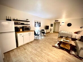 3003 Summer Hill Pl in Fairfield Bay, AR - Building Photo - Building Photo