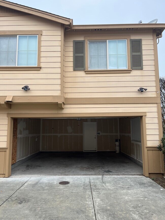 2436 Avignon Cir in Santa Rosa, CA - Building Photo - Building Photo