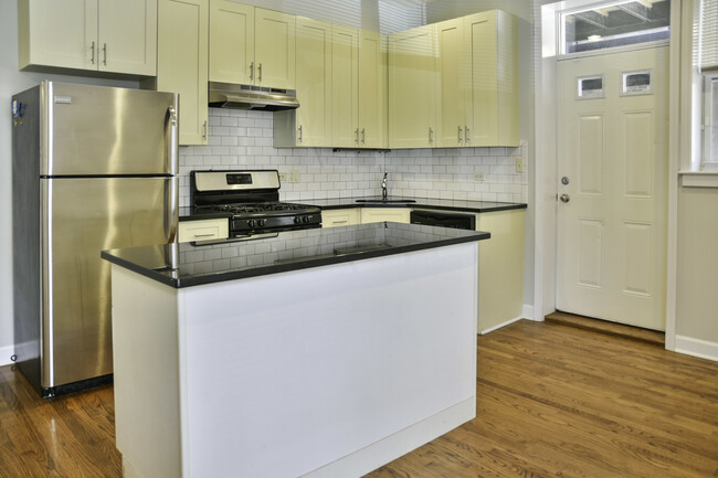 850 W Cornelia Ave, Unit 1E