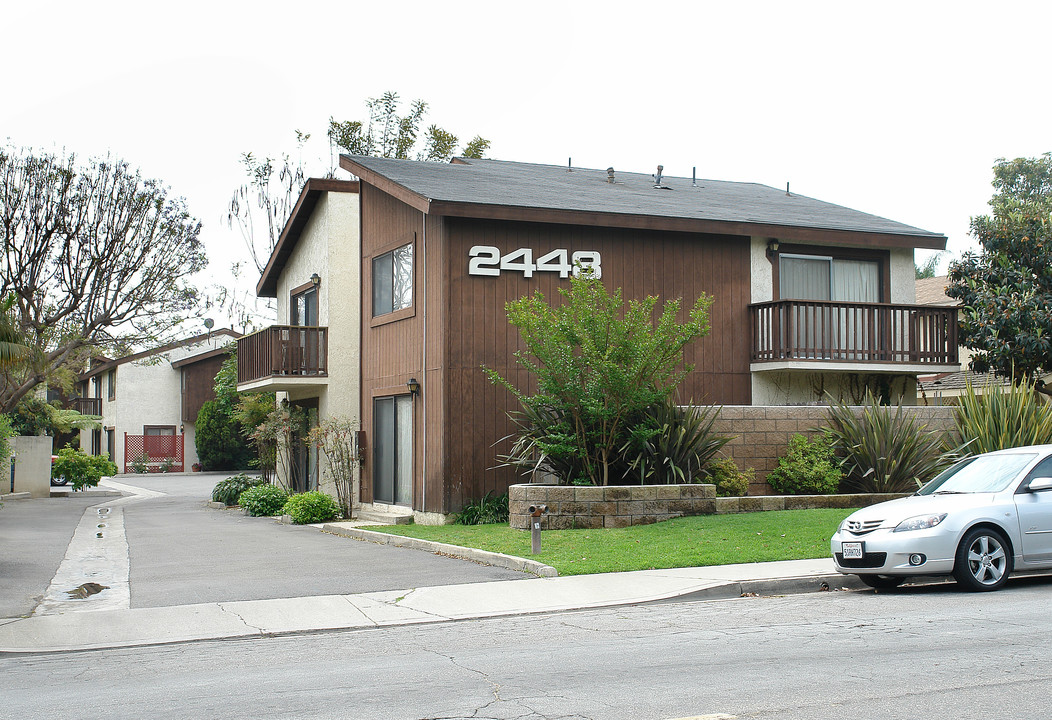 2448 Elden Ave in Costa Mesa, CA - Foto de edificio