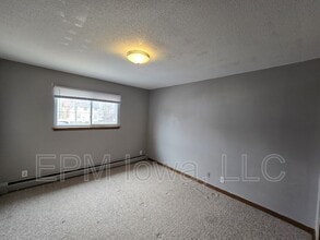 215 Baltimore St in Waterloo, IA - Building Photo - Building Photo