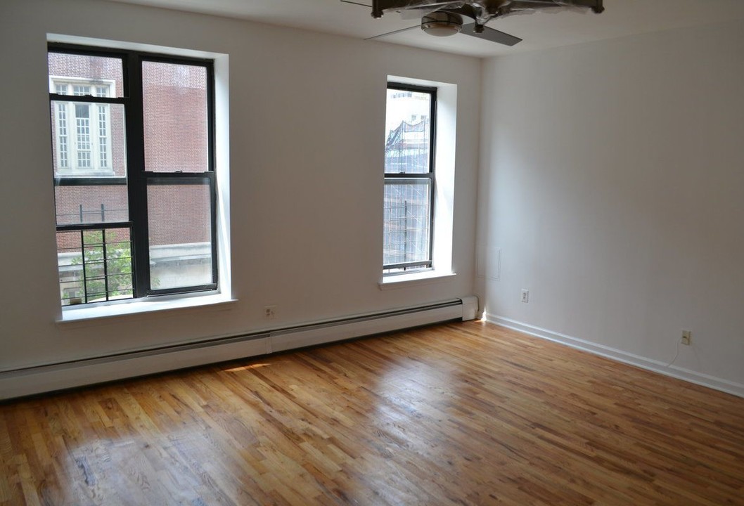 257 W 113th St in New York, NY - Building Photo