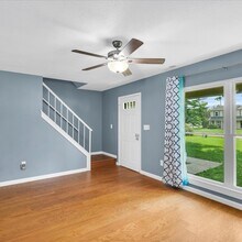 610A English Creek Ct in Champaign, IL - Building Photo - Building Photo