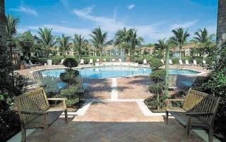 1210 Wildwood Lakes Blvd in Naples, FL - Building Photo