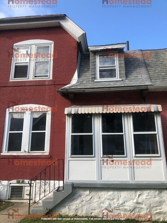21 Cedar St in Marcus Hook, PA - Building Photo