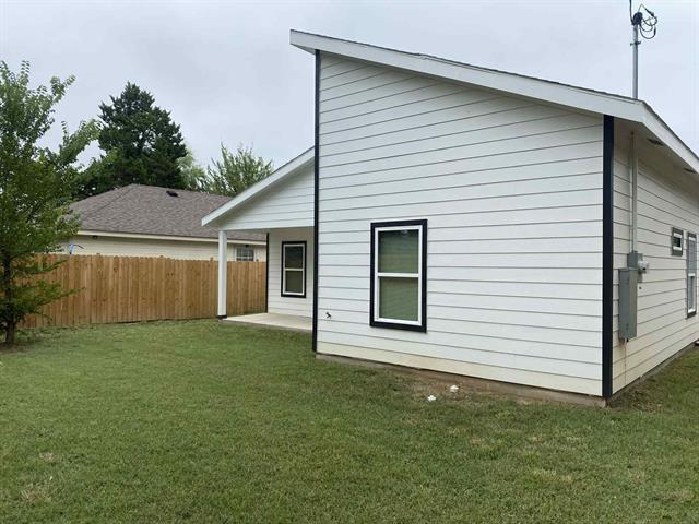 1325 E Powell Ave in Fort Worth, TX - Building Photo - Building Photo