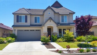 2366 Mack Pl in Woodland, CA - Building Photo